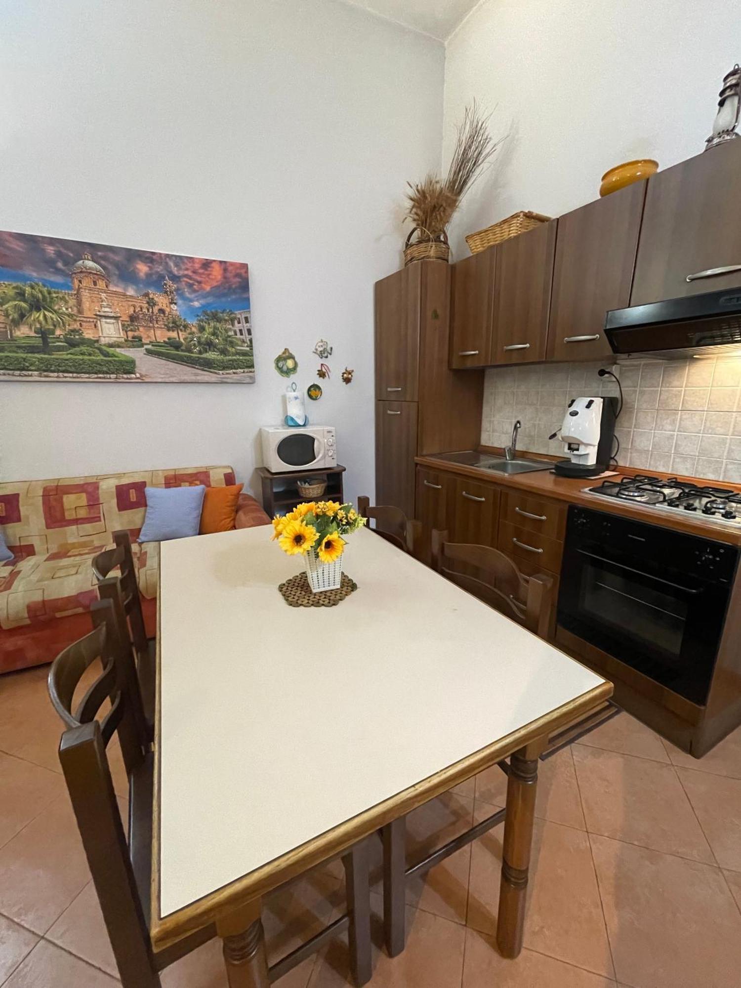 Hola Cathedral House Cadorna Apartment Палермо Екстериор снимка