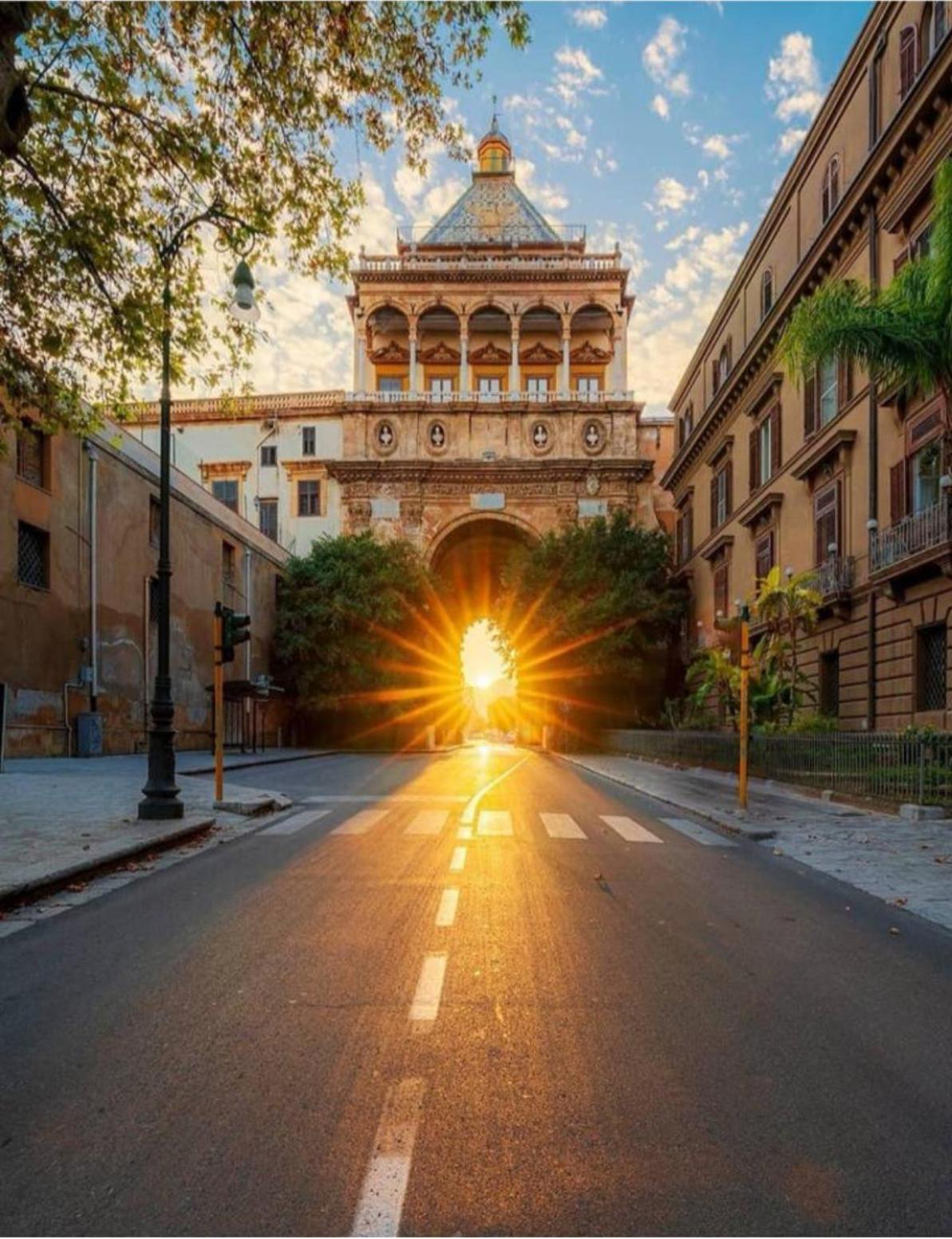 Hola Cathedral House Cadorna Apartment Палермо Екстериор снимка
